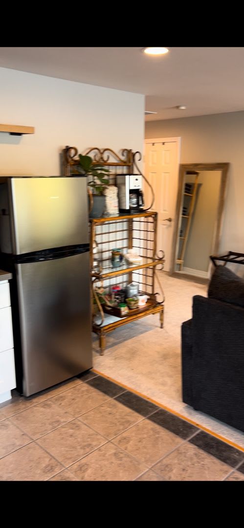 Studio Apartment Fully Furnished Lake Access No Washer And Dryer Four Floors Down Walk Way Square Footage 550 Utilities Included – photo 5