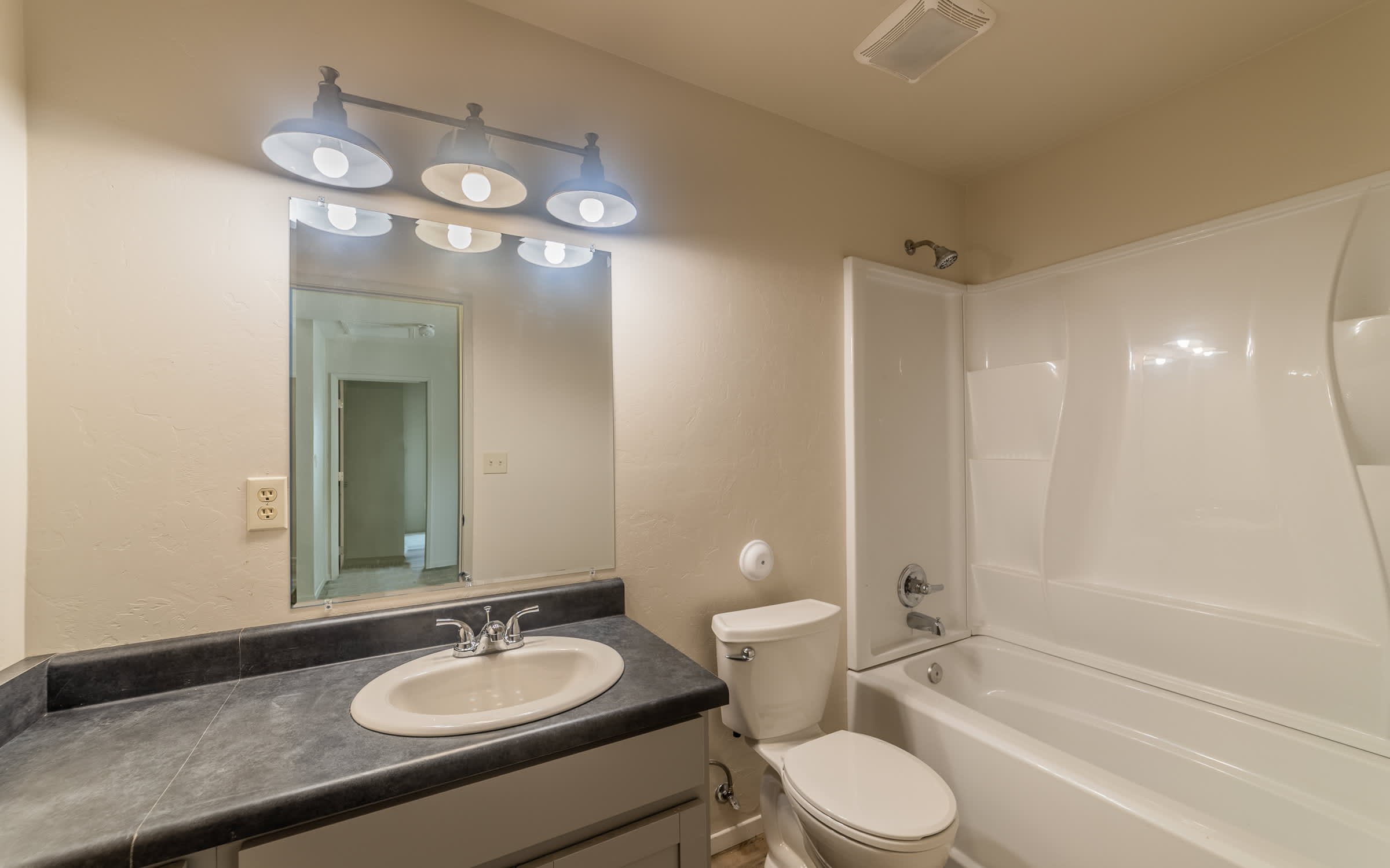 3303 N Tyndall Ave Unit 2 – photo 4
