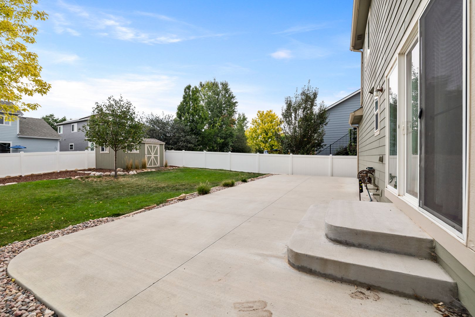 5 Bed 3.5 Bath Home in Maple Hills Available Now!! – photo 3