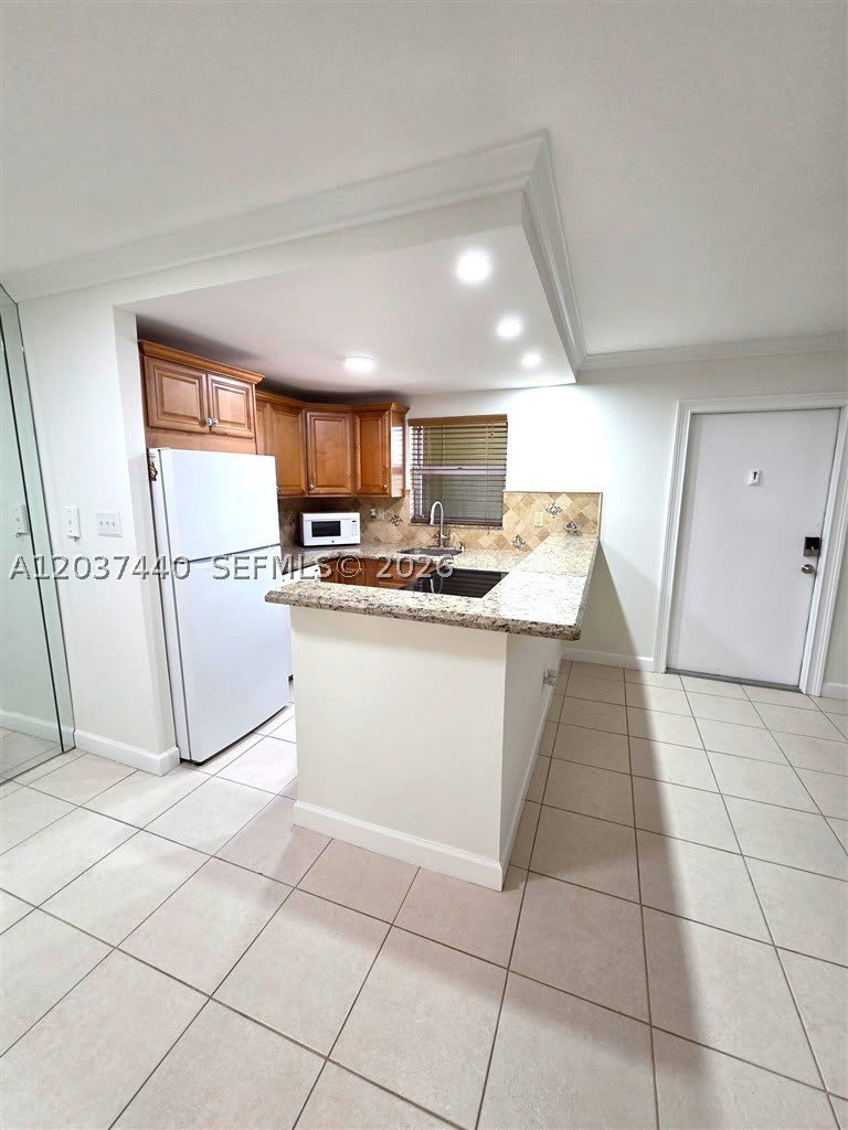 2400 NE 10th St – photo 5
