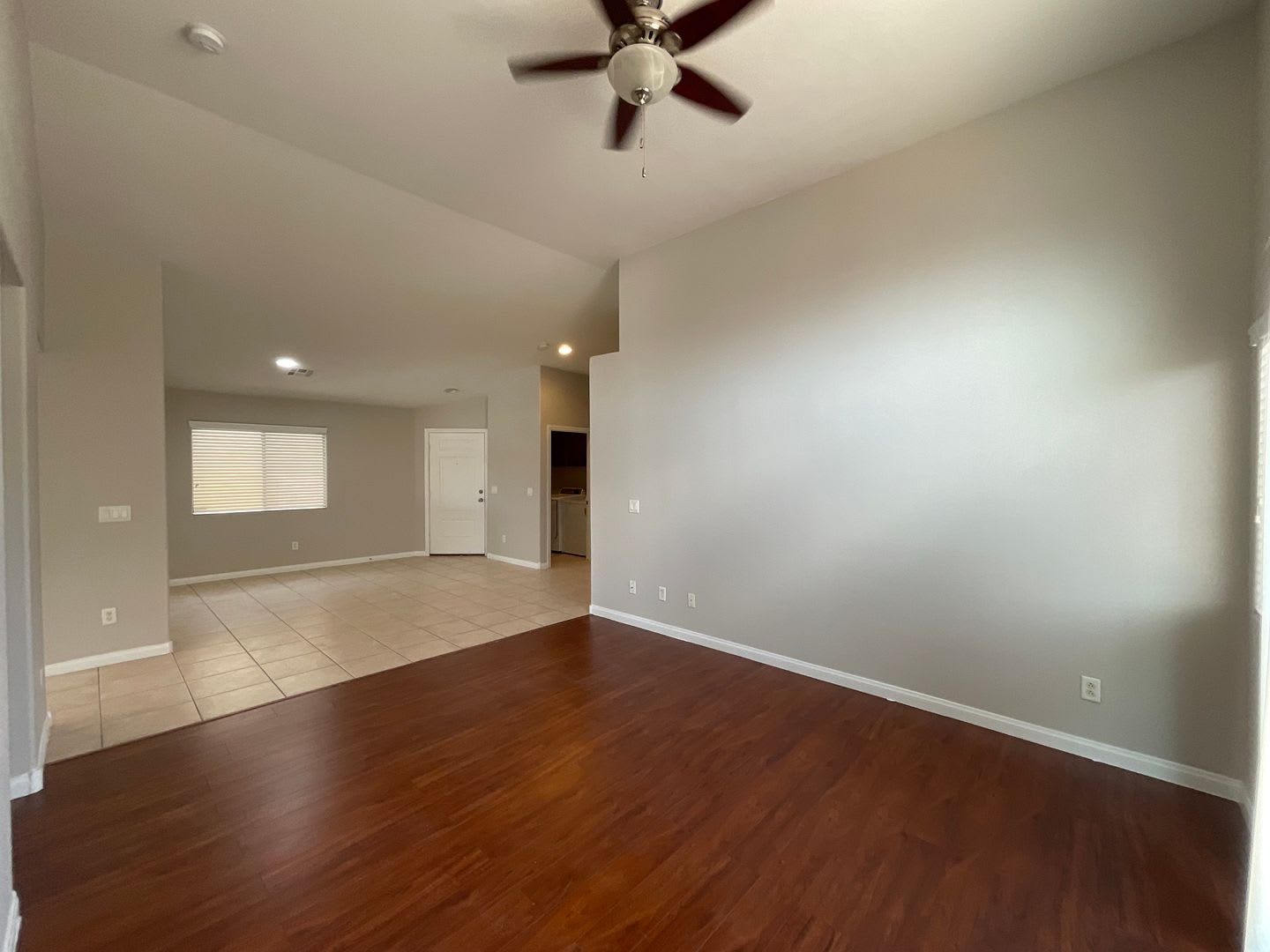 Spacious 3‑bedroom, 2‑bath, 2 car garage – photo 4