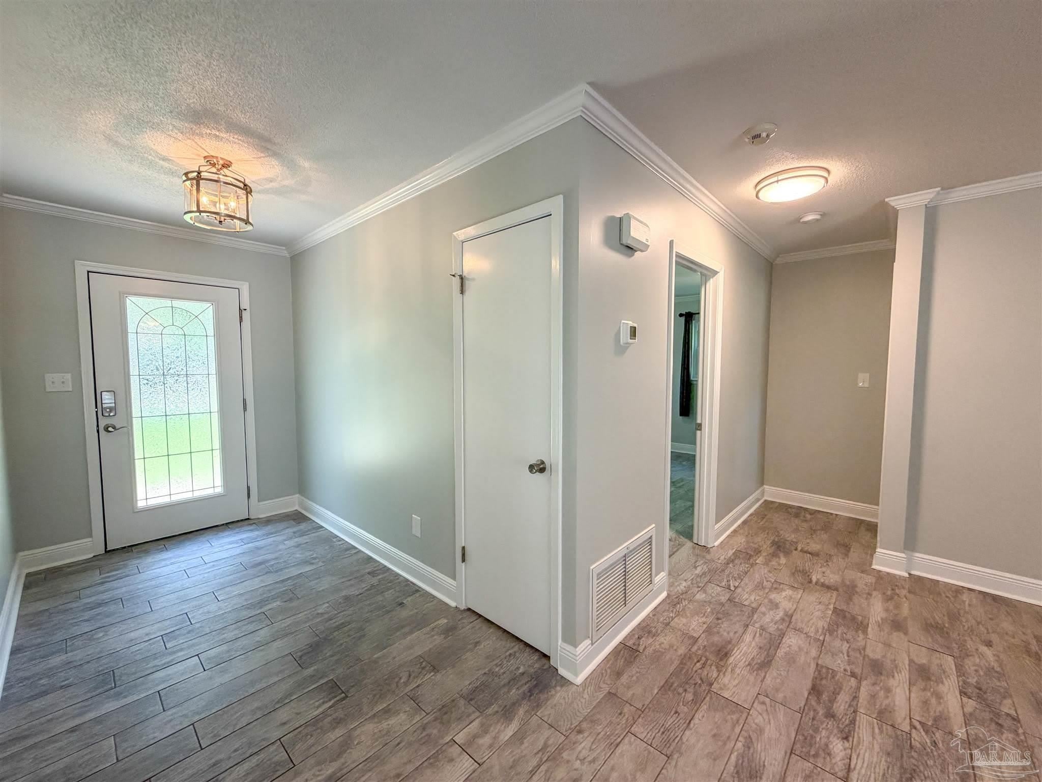 220 Cordoba St – photo 3