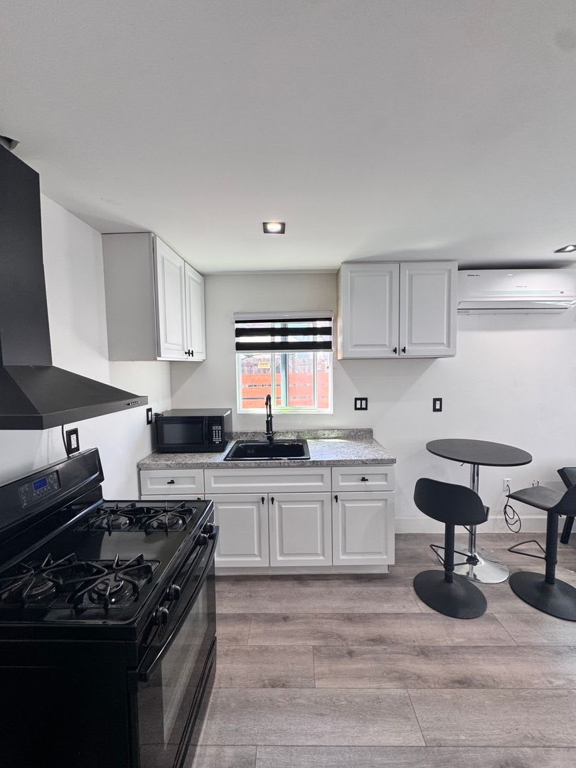 Beautifully Remodeled 1 Bed/1 Bath ADU – photo 5