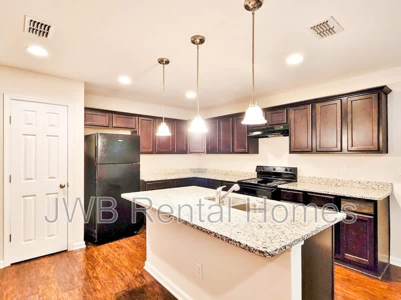 2048 Sheridan St – photo 2
