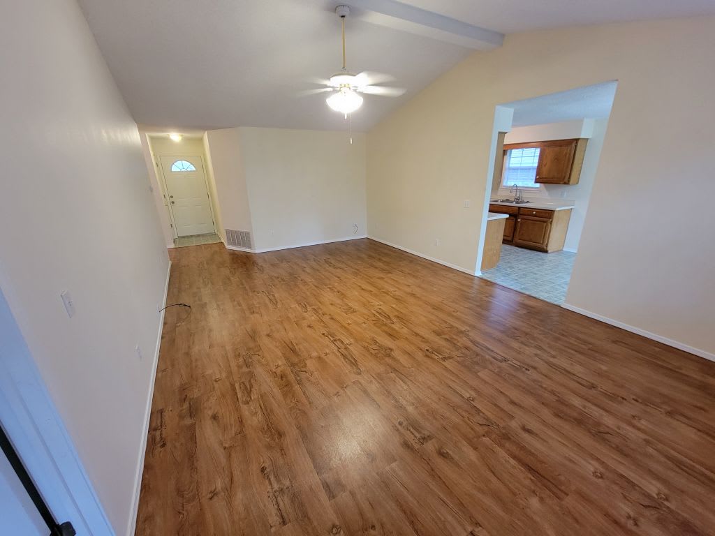 902 S Liberty Dr – photo 2