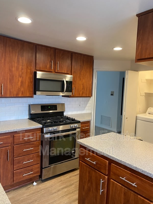 412 N Kenwood St. – photo 4