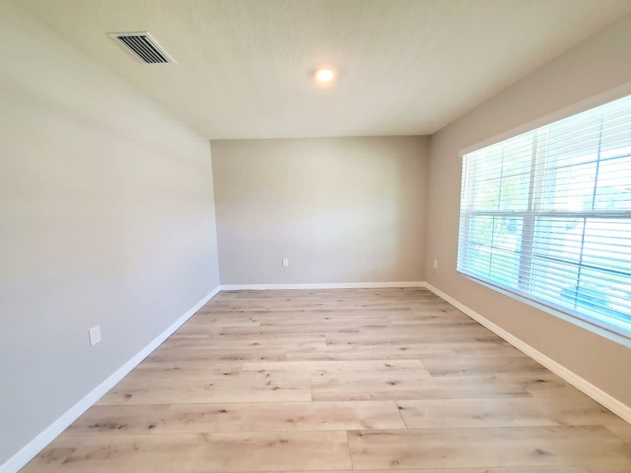 1014 Golden Shiner Ave – photo 4