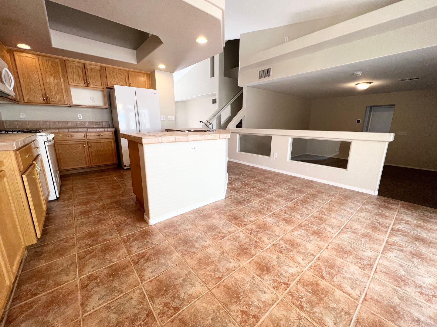 Beautiful Home in Silverado Ranch – photo 4