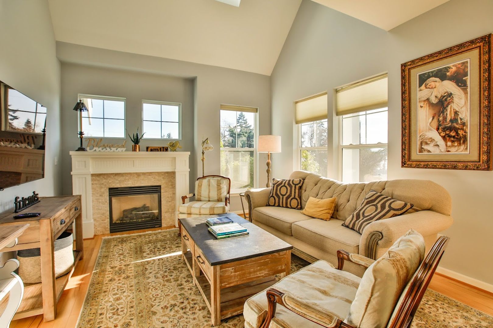 Gorgeous- Fully Furnished Home in Holmes Harbor, Pet Friendly and Landscape Included! – photo 4