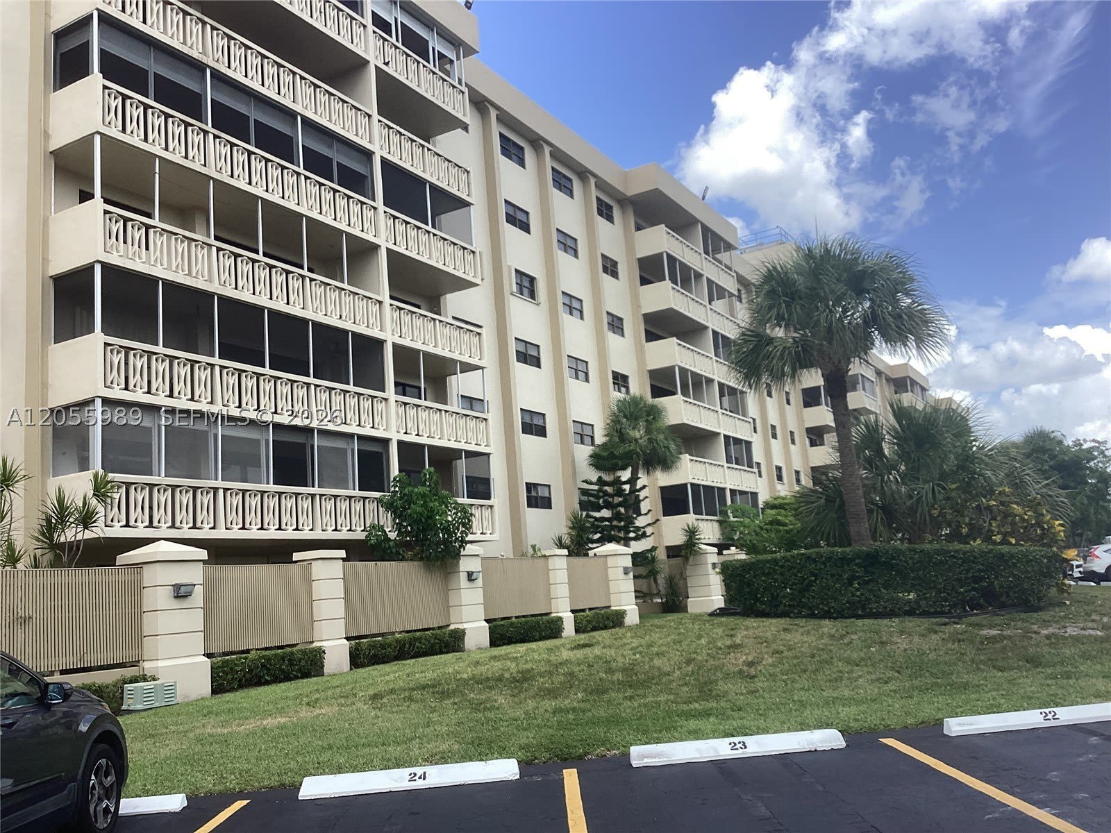 800 NE 195th St – photo 1