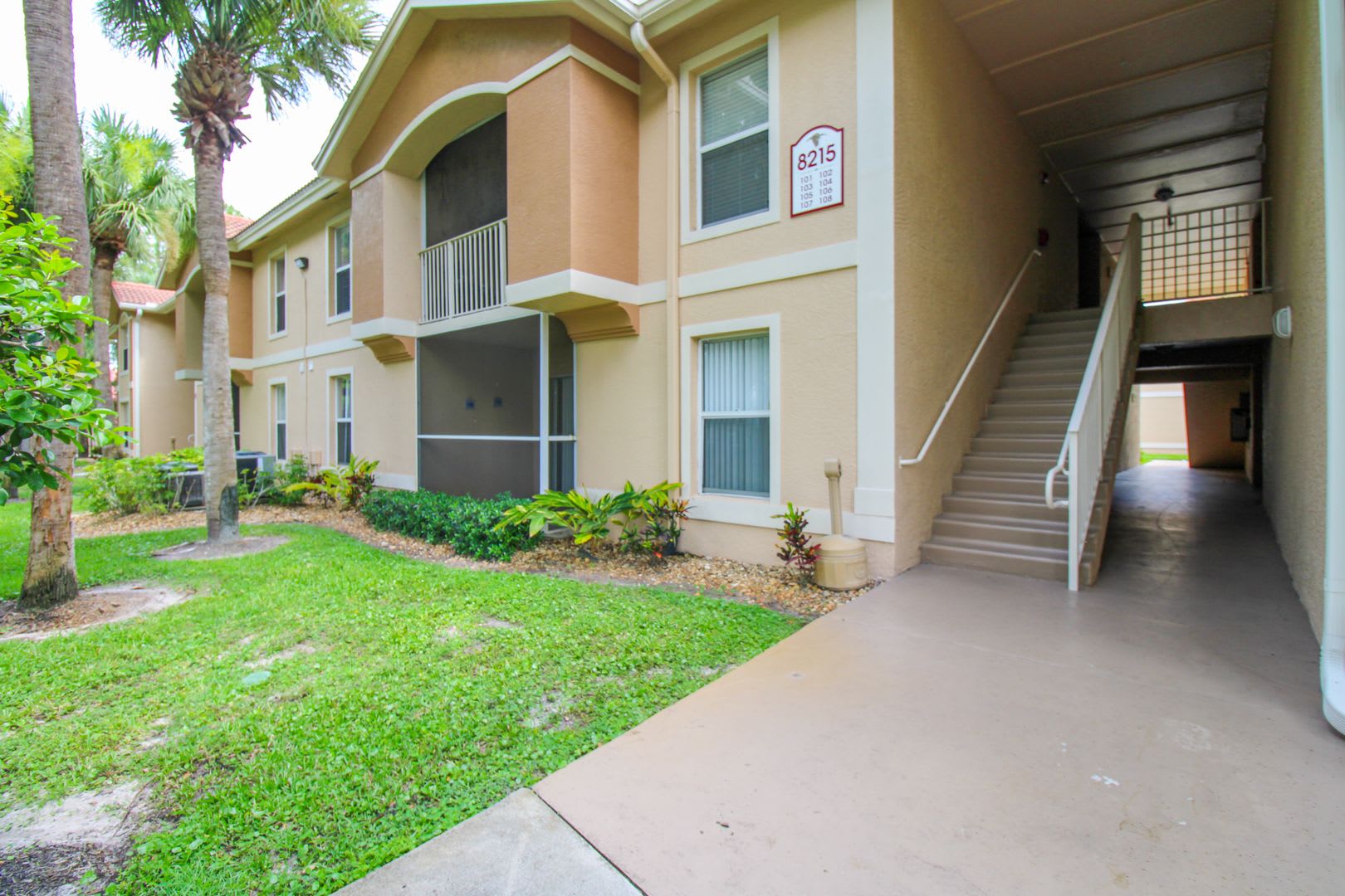 Unfurnished Annual 2025 Available In Ibis Club Starting April 1 2025 Colorful Bright Exceptionally Clean 2 2 Condo – photo 2