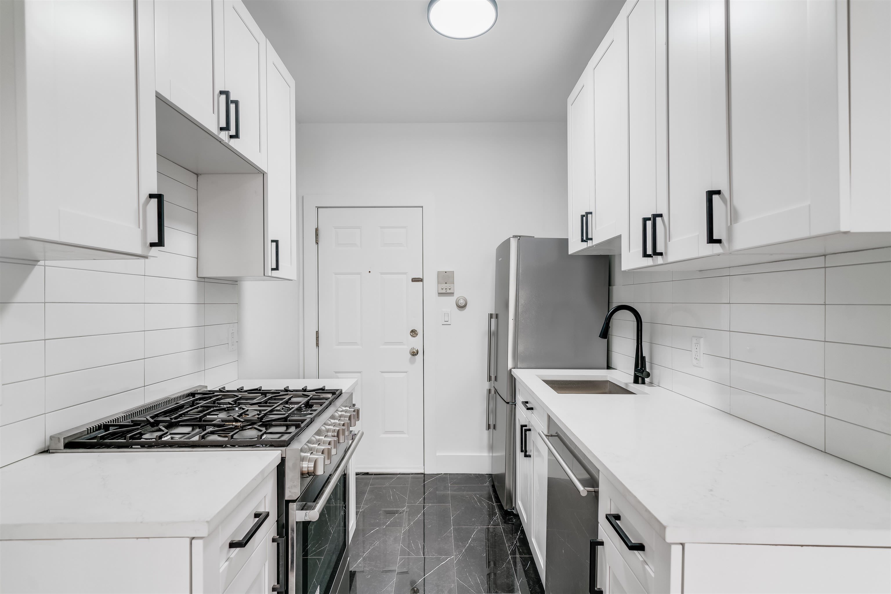 216 JEFFERSON ST – photo 3