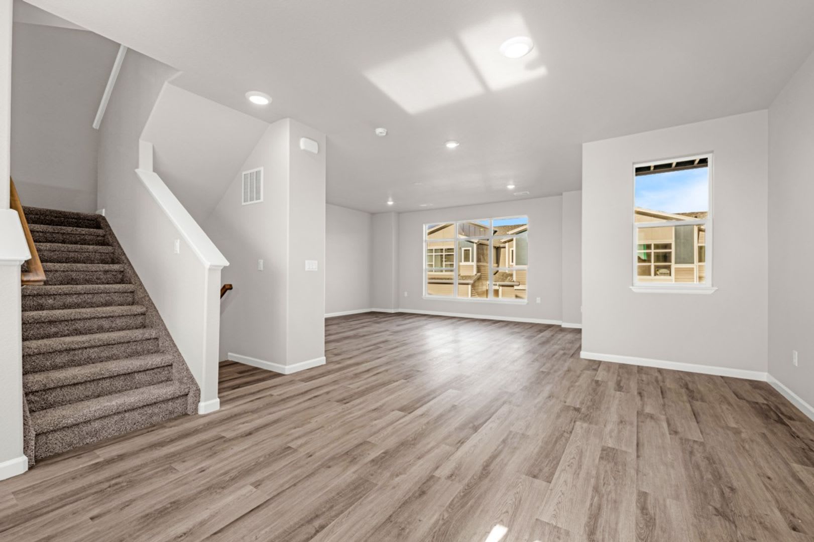 Luxury Townhome with Stunning Mountain Views – photo 2