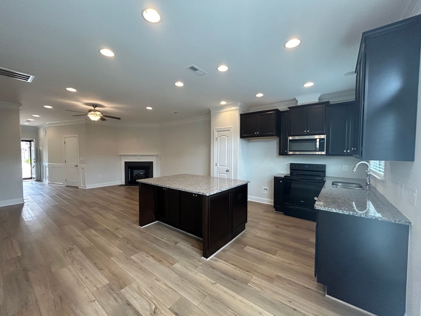 Like New Luxury 2 Story Townhome 2 Bedrooms And 2 5 Baths Flex Room 1 Car Garage In High Point – photo 5