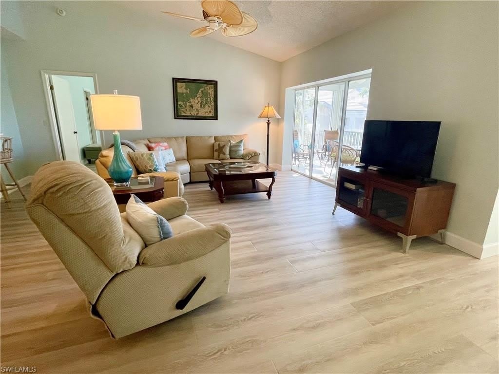784 Willowbrook Dr – photo 3