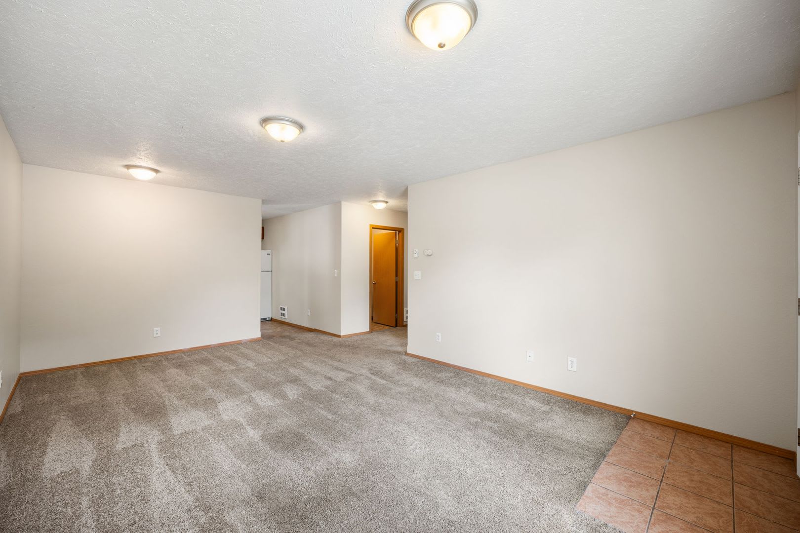 Spacious 3 Bed Duplex In Central Spokane Washer Dryer Included – photo 3