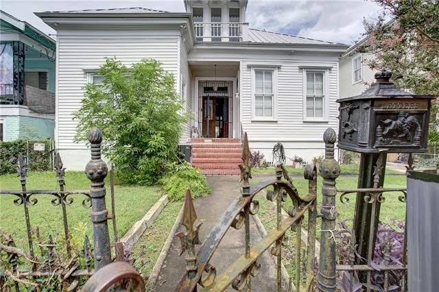 821 BORDEAUX Street – photo 1