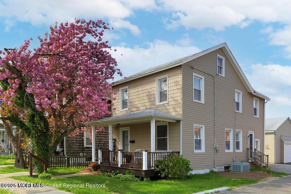 612 Sylvania Avenue – photo 1