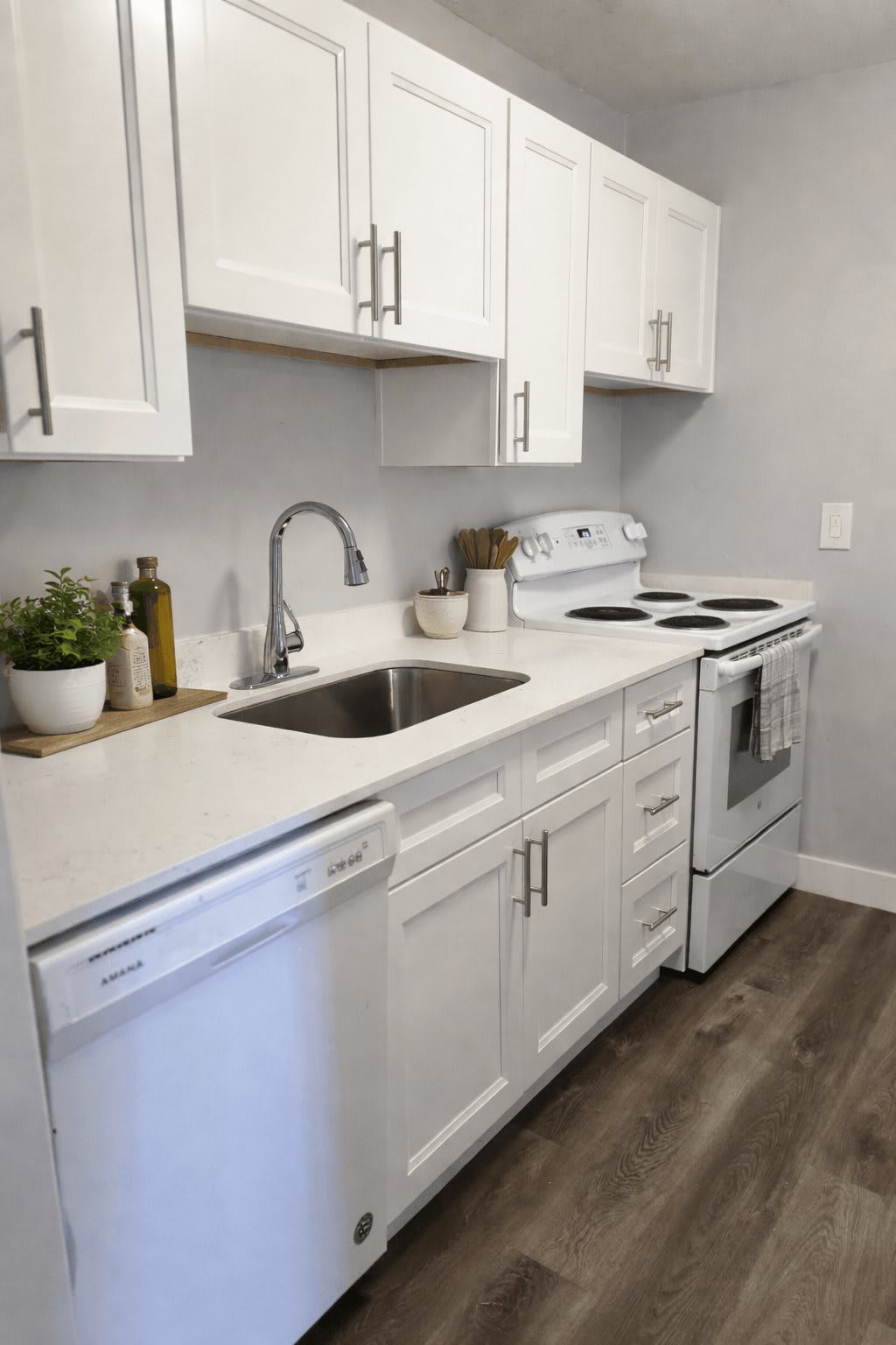 Camille Court Apartments – photo 2