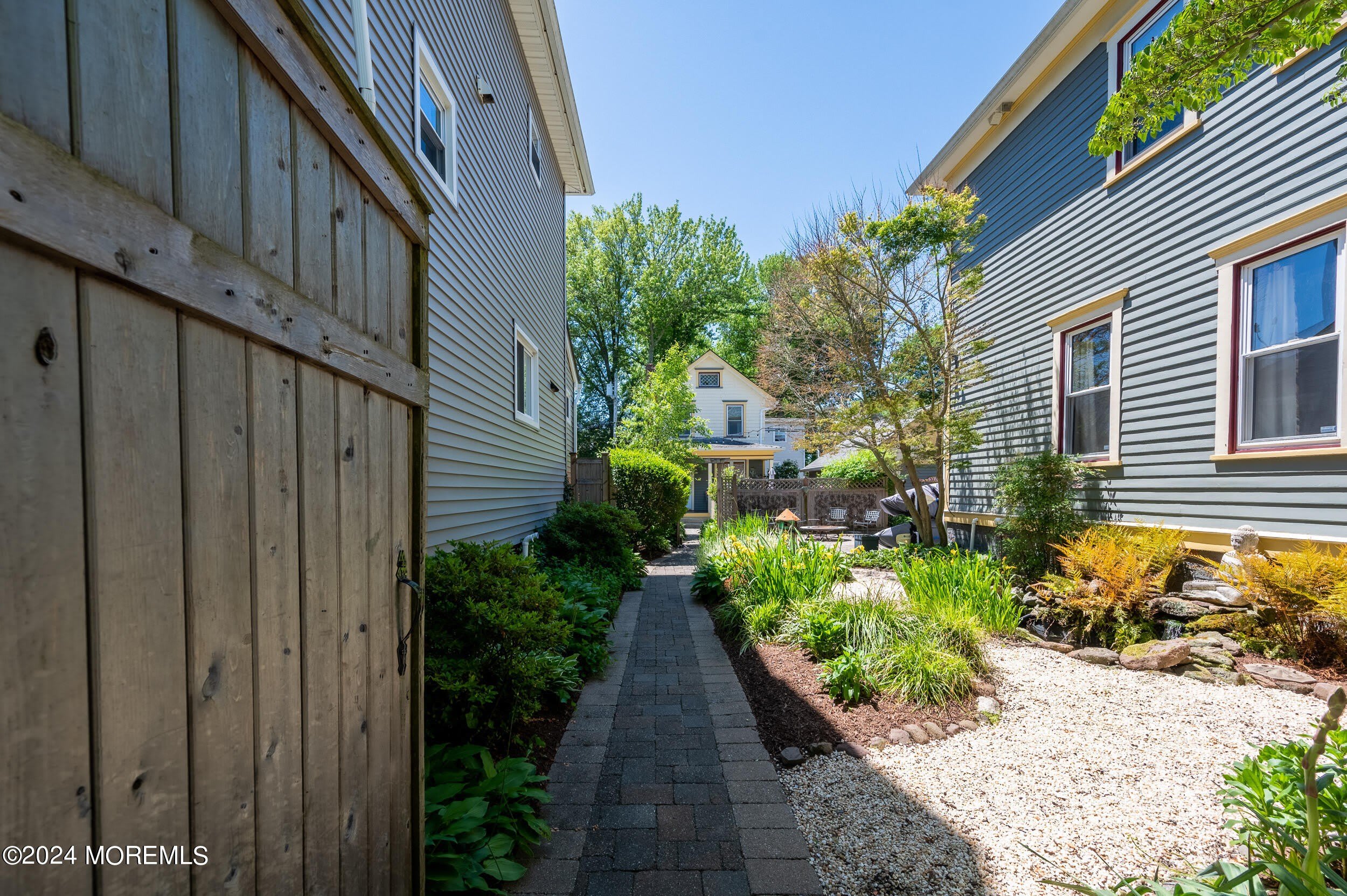 1104 1 2 5Th Avenue – photo 4