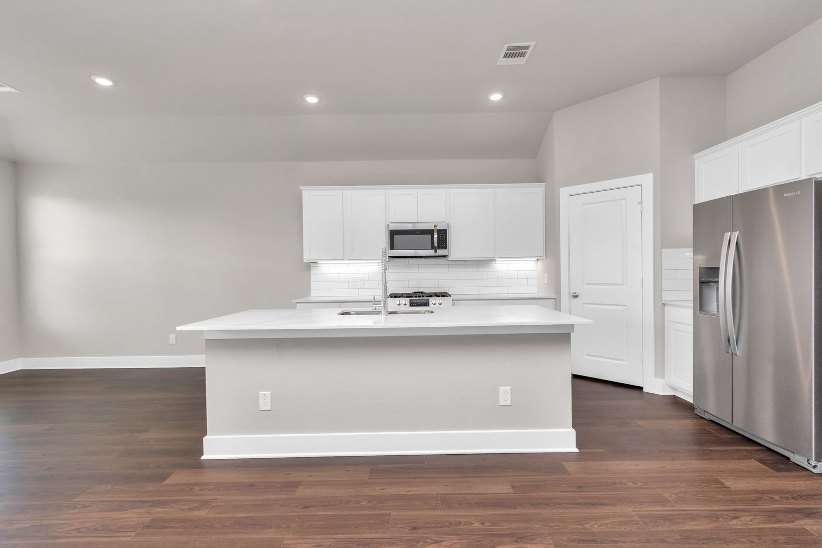 The Linden – Modern Comfort Meets Resort-Style Living – photo 2
