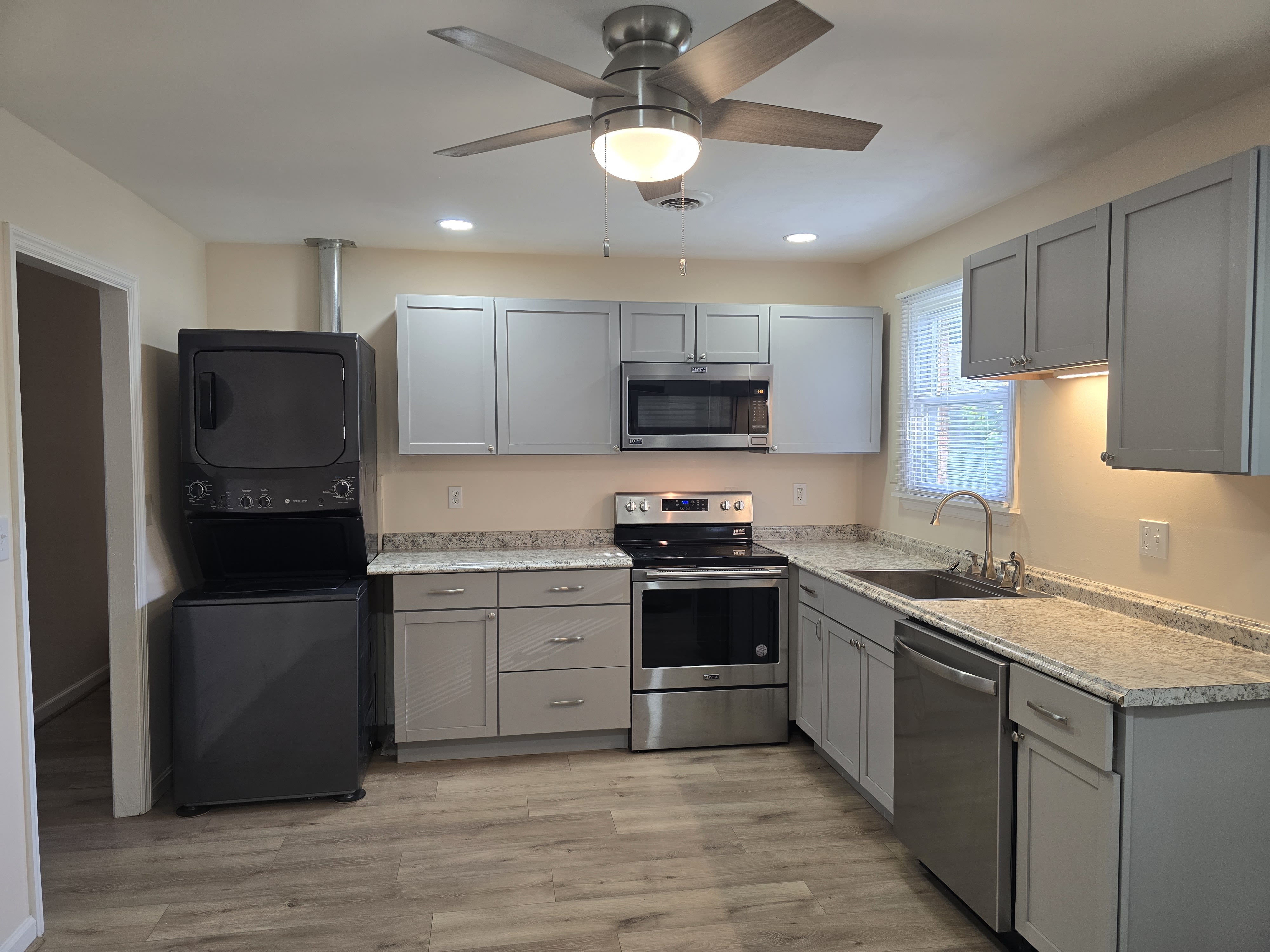 1802 Sussex St – photo 2