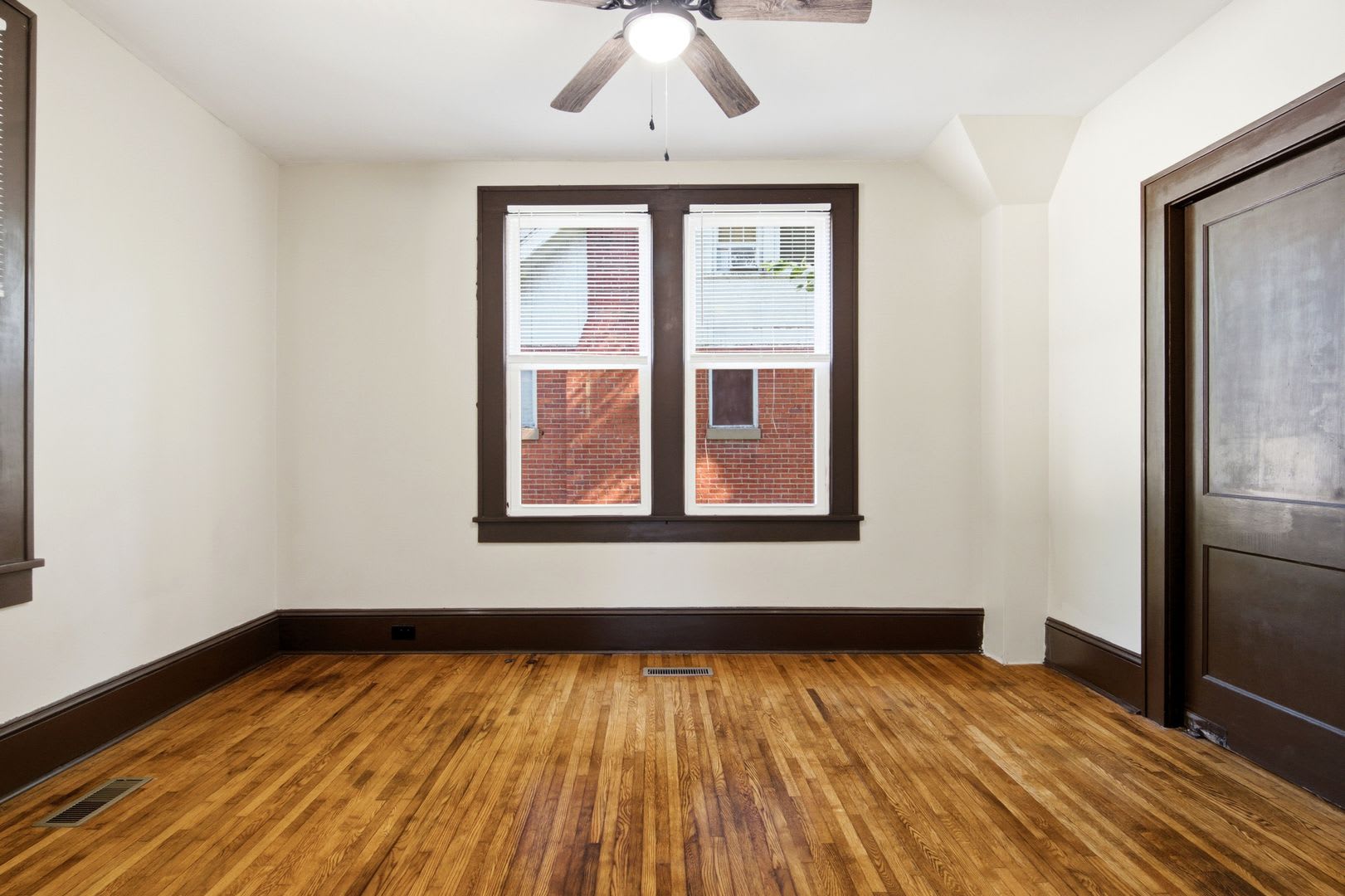 Recently Renovated 3 Bedroom Craftsman Pet Friendly – photo 4
