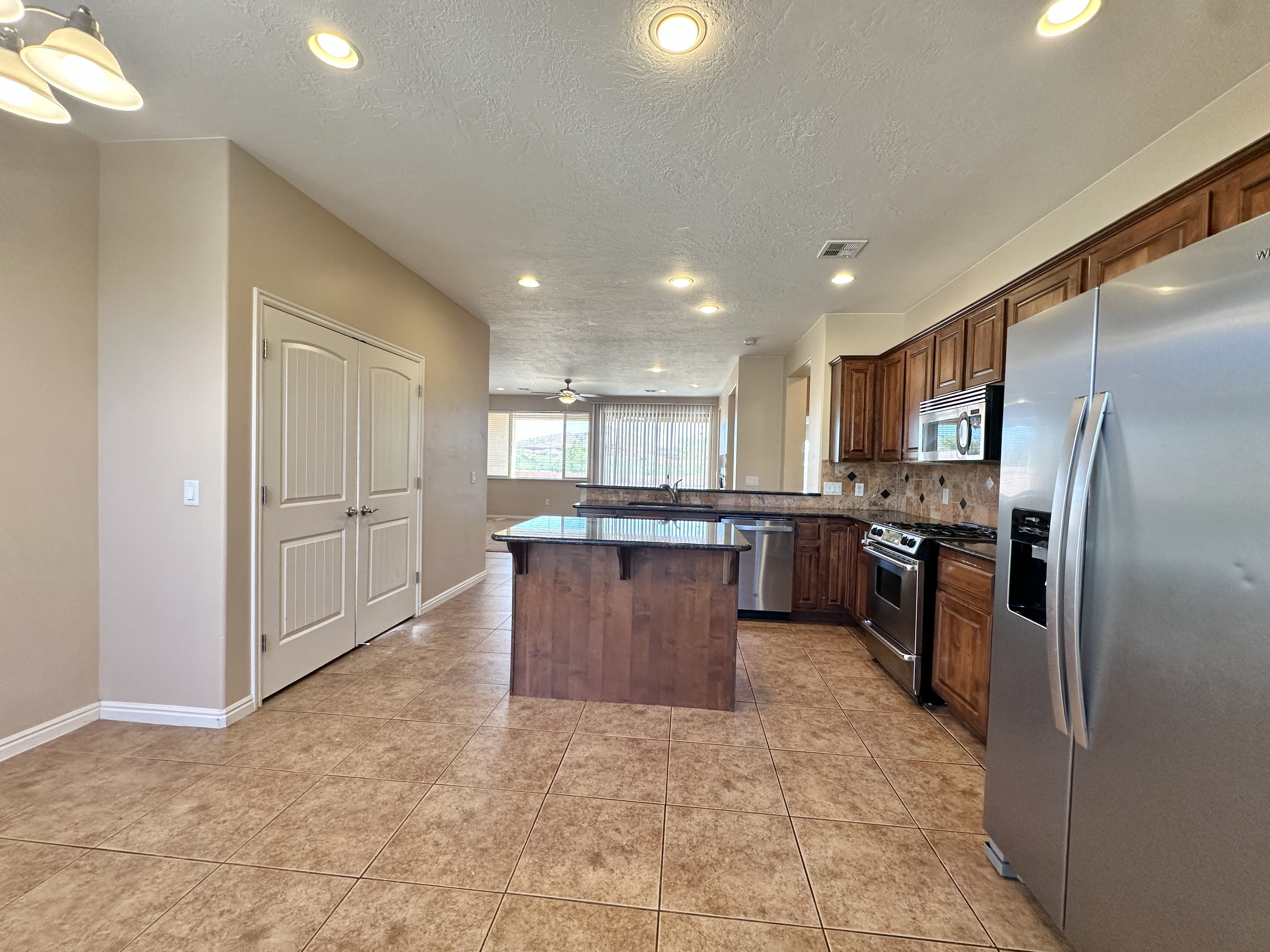 1220 N Spring Valley Dr – photo 4