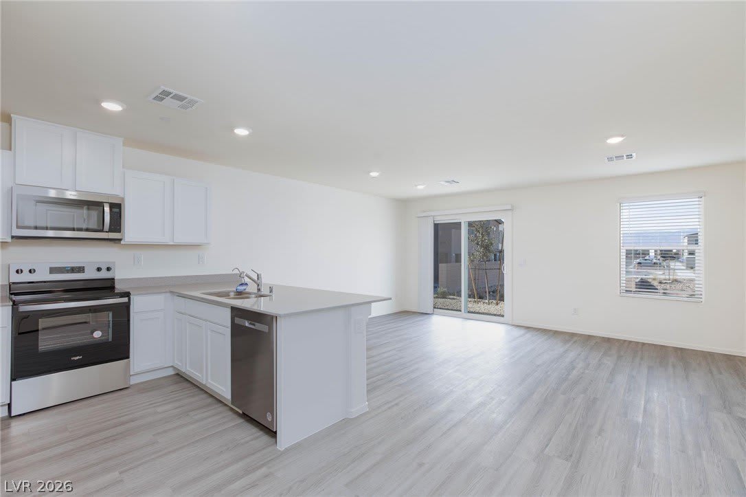 6061 Amaryllis Falls Street – photo 2