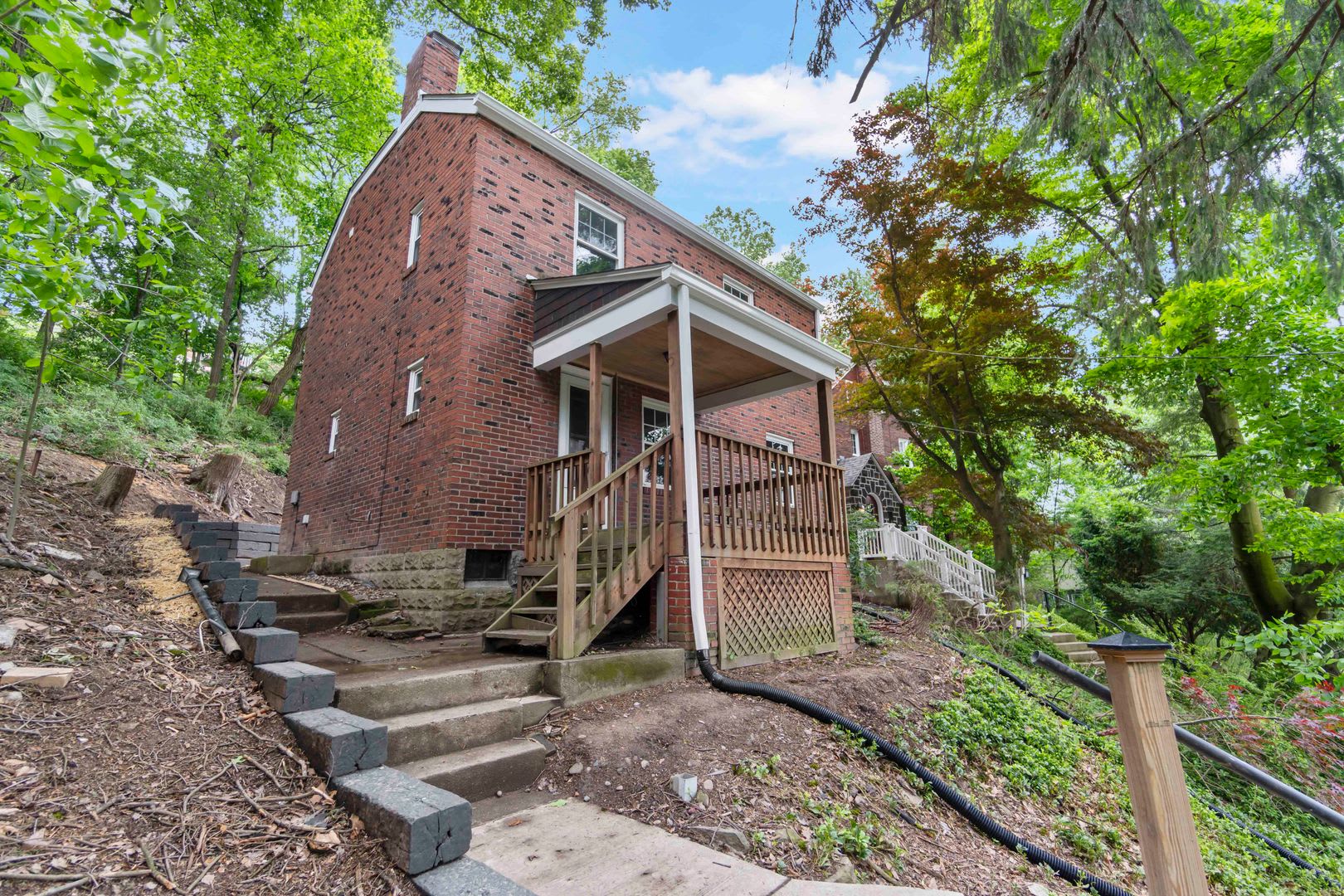 READY FOR MOVE IN! Don't miss this UPDATED 3-bedroom in Forest Hills! – photo 2