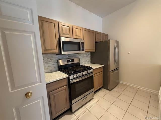 2710 S Knightsbridge Circle – photo 4
