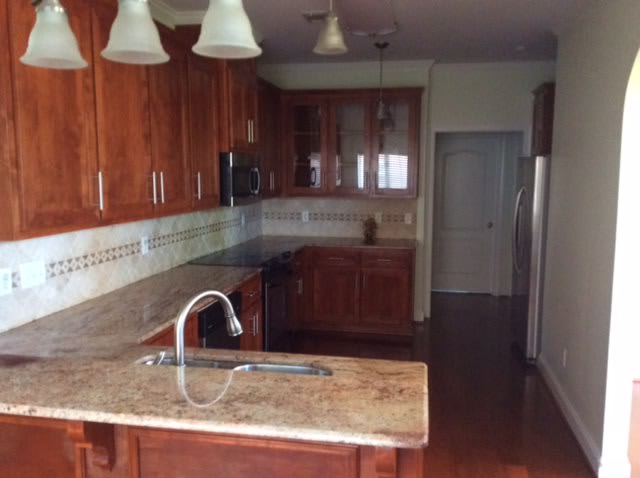 1002 Silver Lake Ct – photo 2