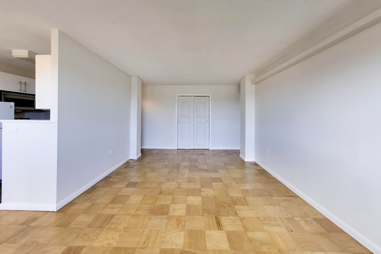 Amazing Location 1Bed 1Bath Condo Assigned Parking – photo 3