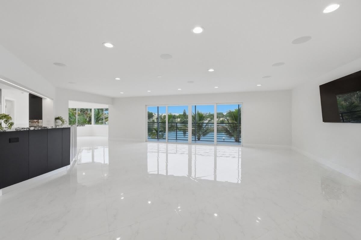 877 NE 195TH Street – photo 3