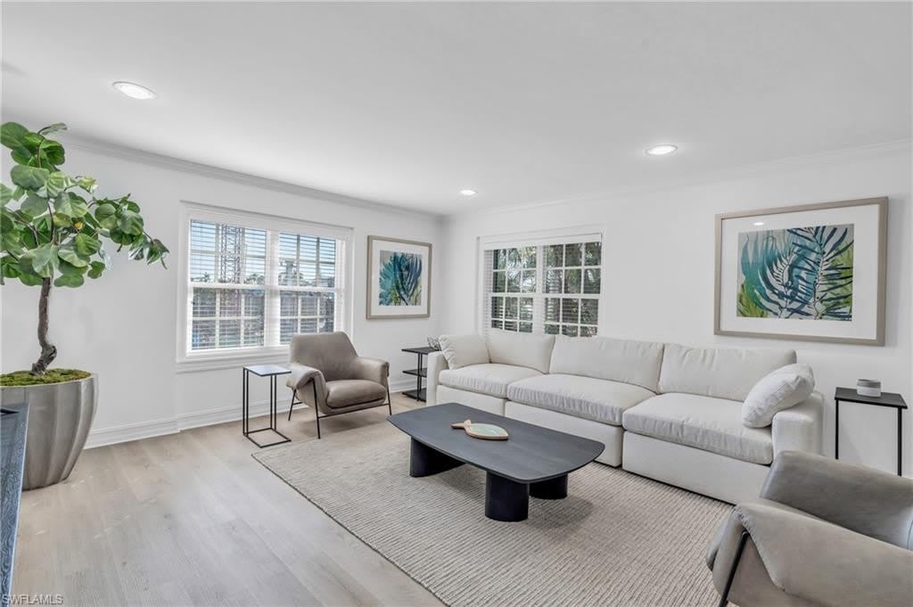 271 Broad Ave S – photo 1
