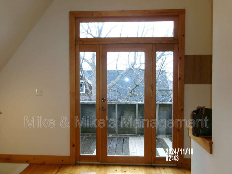 1140 E. Hamilton Street 3rd Floor Studio – photo 2