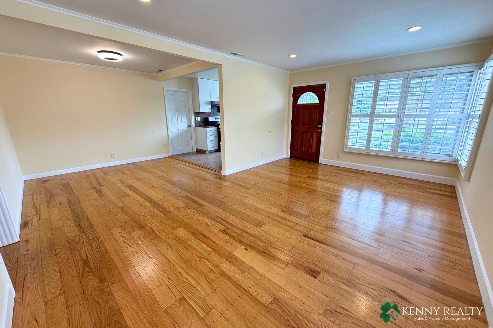 Spacious Brentwood Home with Detached Bonus Room & Solarium – photo 5
