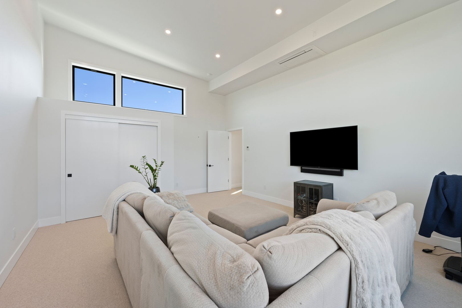 Fully Furnished 4-Bedroom Tetherow Home – photo 3
