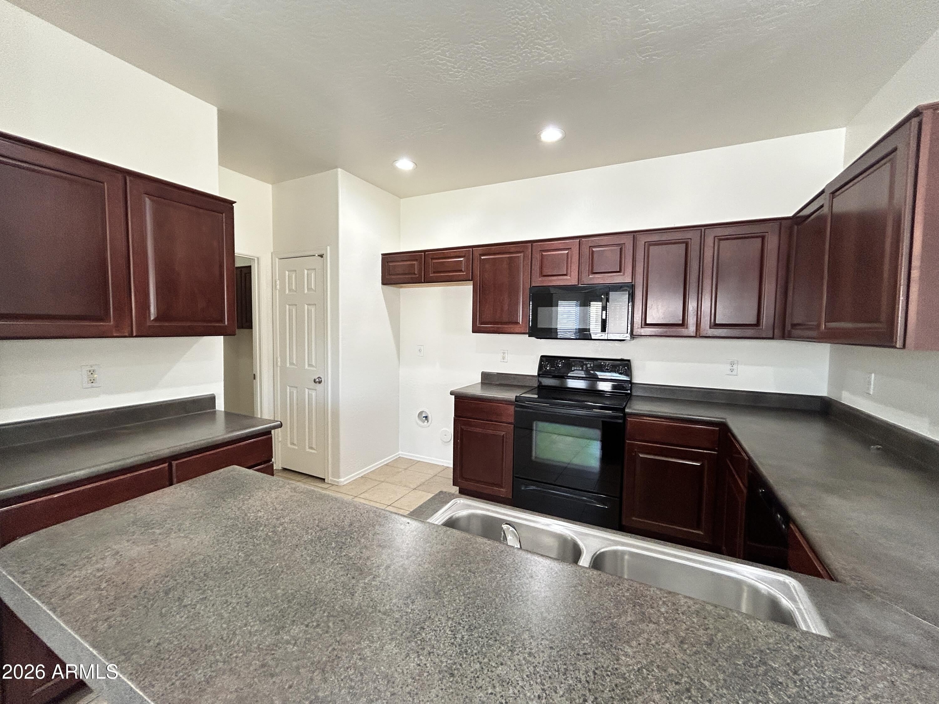17218 W COUNTRY GABLES Drive – photo 5