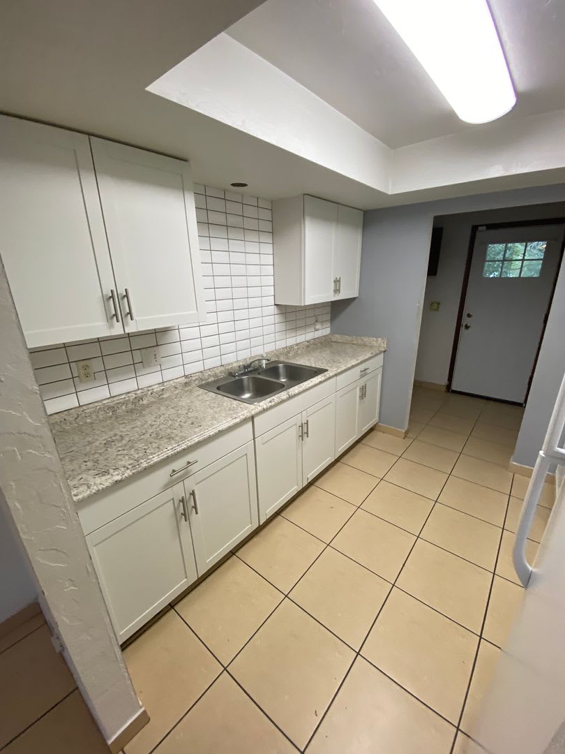 Beautiful, 1/2 of duplex close to I-4 – photo 5