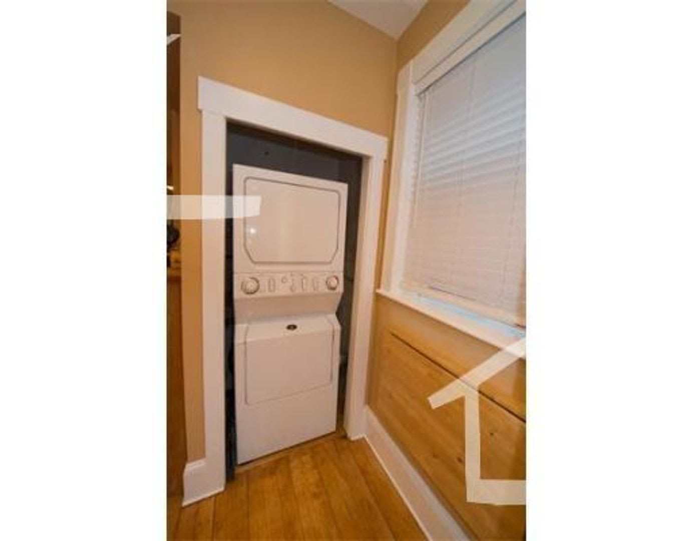 Renovated With A Metal Object In The Living Room – photo 2
