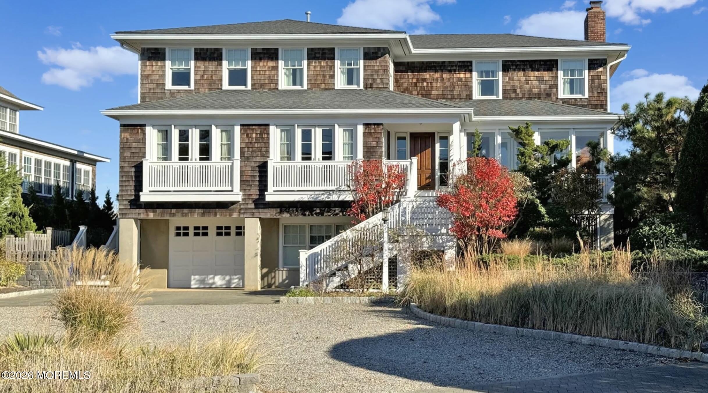 985 East Avenue – photo 1