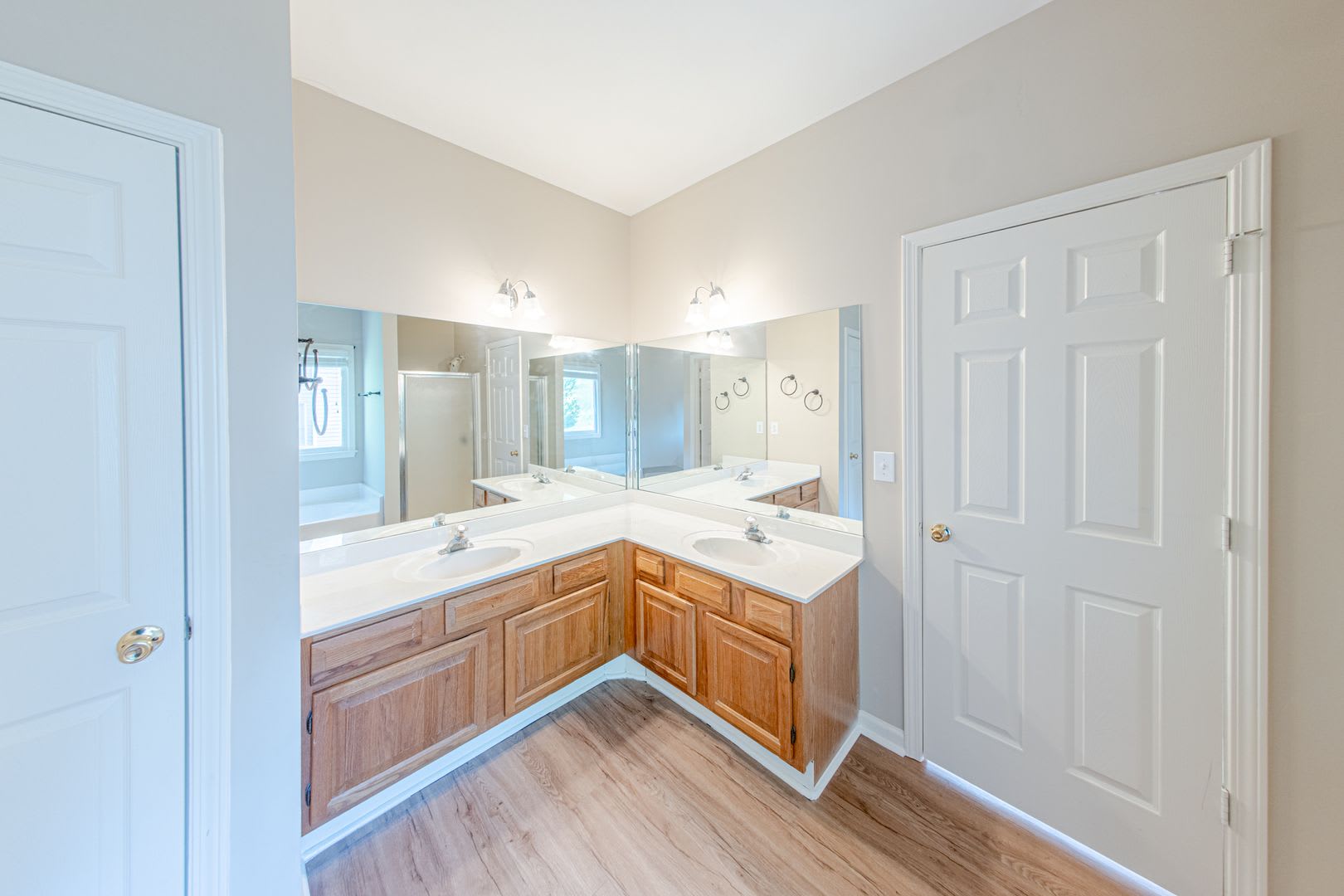 Beautifully Updated 5Br 3Ba Home No Carpet Fresh Paint Large Storage Flexible Floor Plan – photo 5