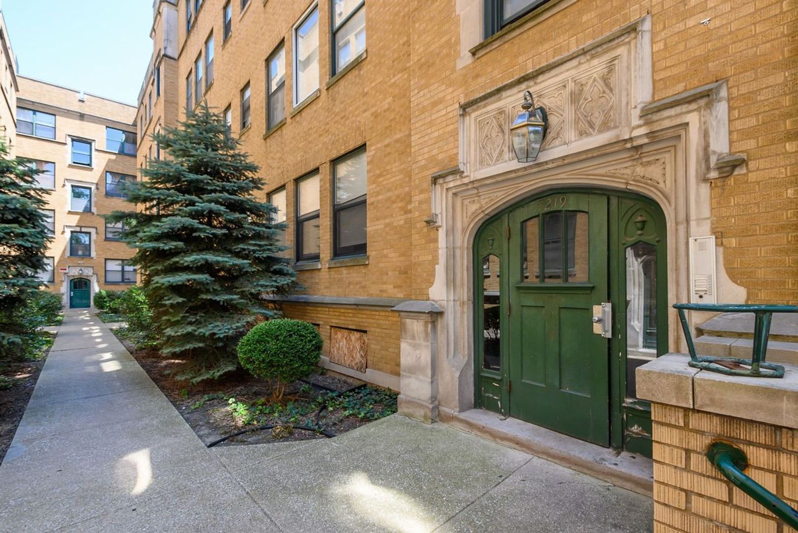 Two Bedroom Unit In South Shore – photo 2