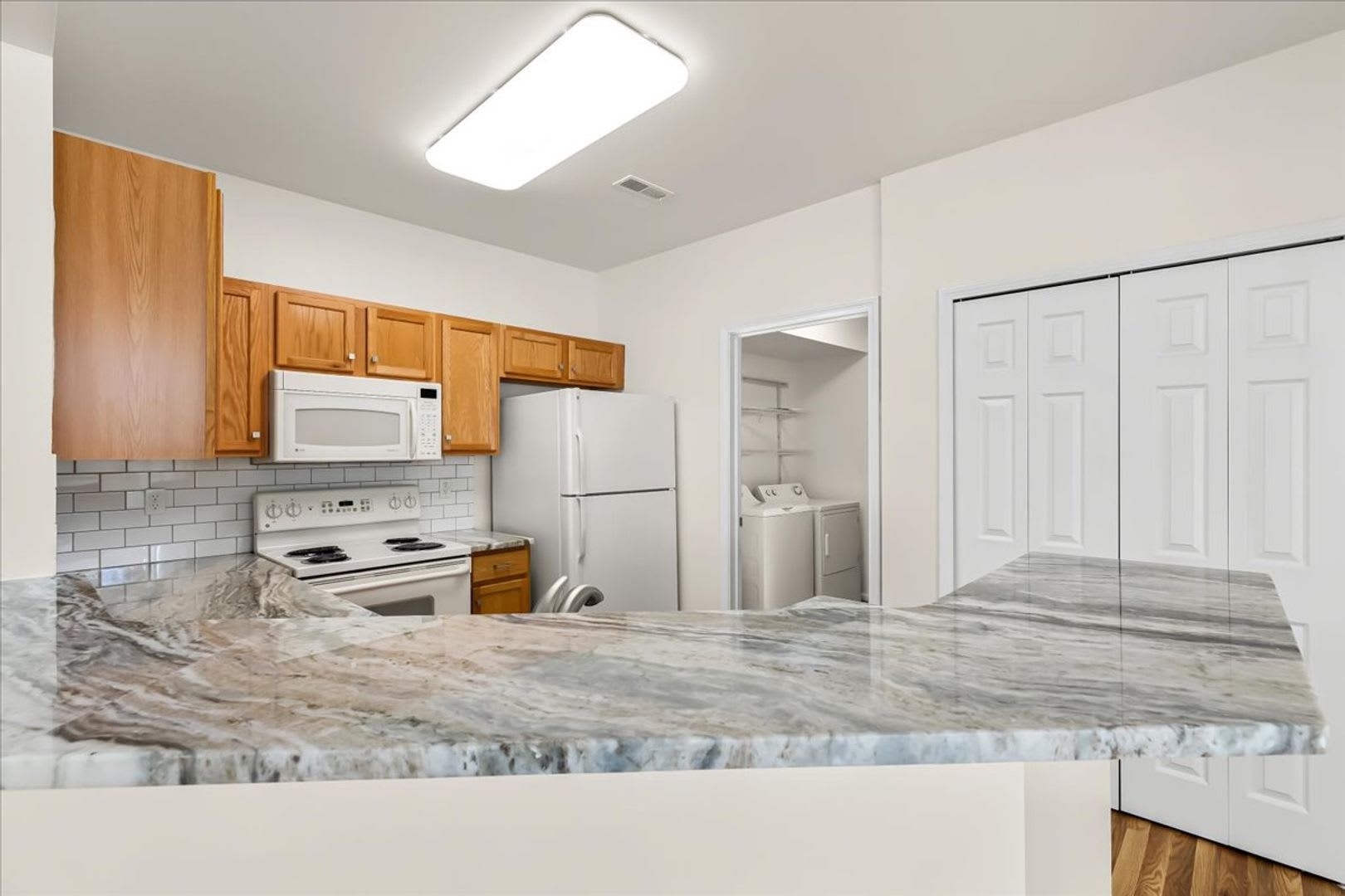 Maple Crossing Condo – Comfort, Convenience & Location – photo 4
