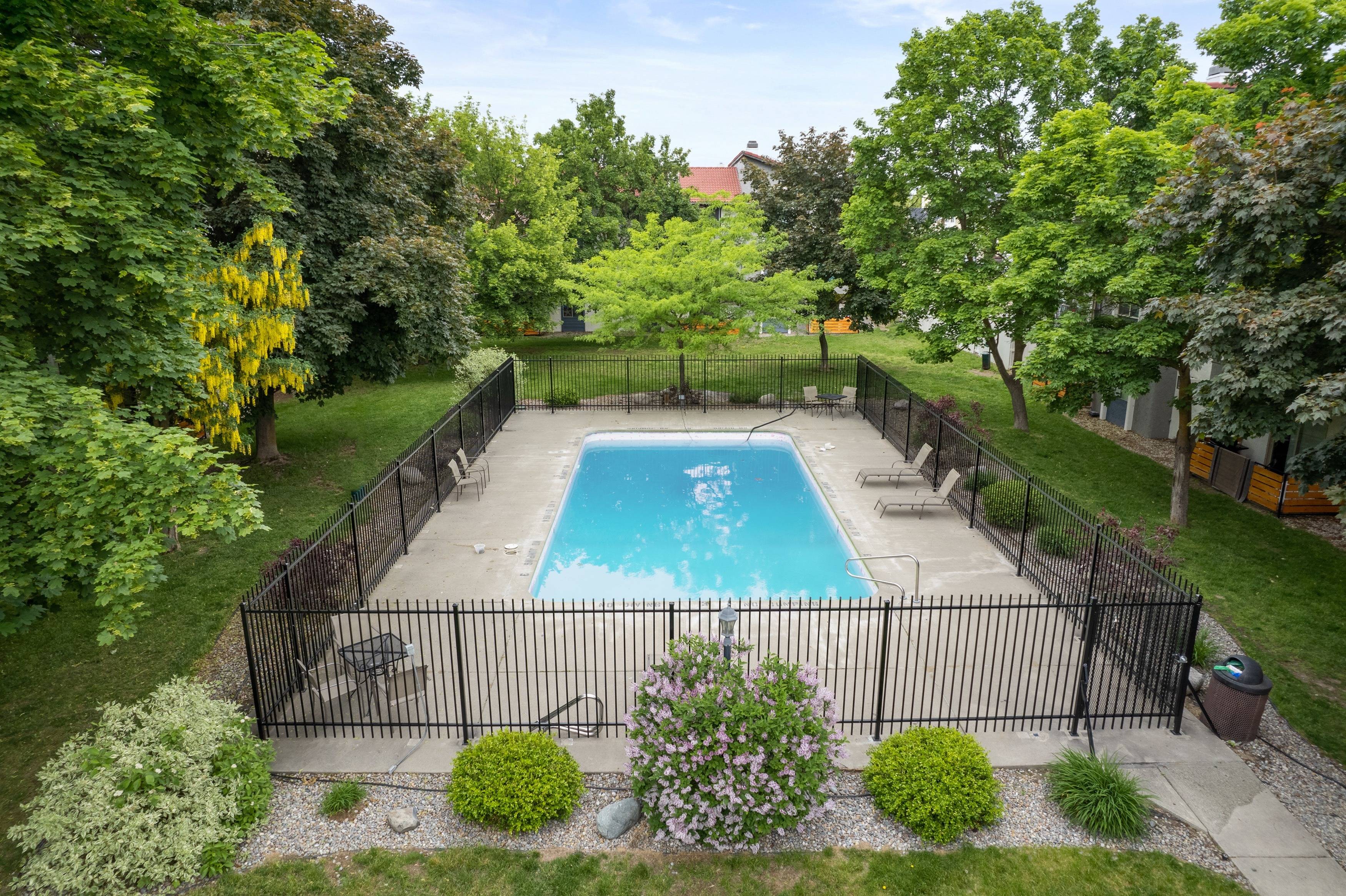 Serrano Apartments – photo 3