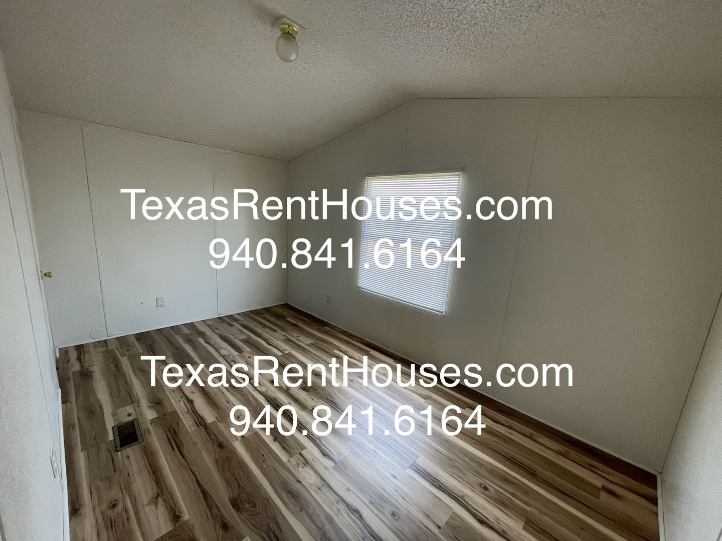 Pet Friendly Pets Are Welcomed In This 3 Bedroom 2 Bath Home With Fenced Yard – photo 4