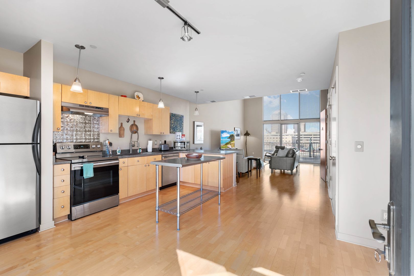 Luxury Furnished Loft on Broadway – photo 3