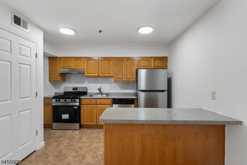 49 Seabury St – photo 4