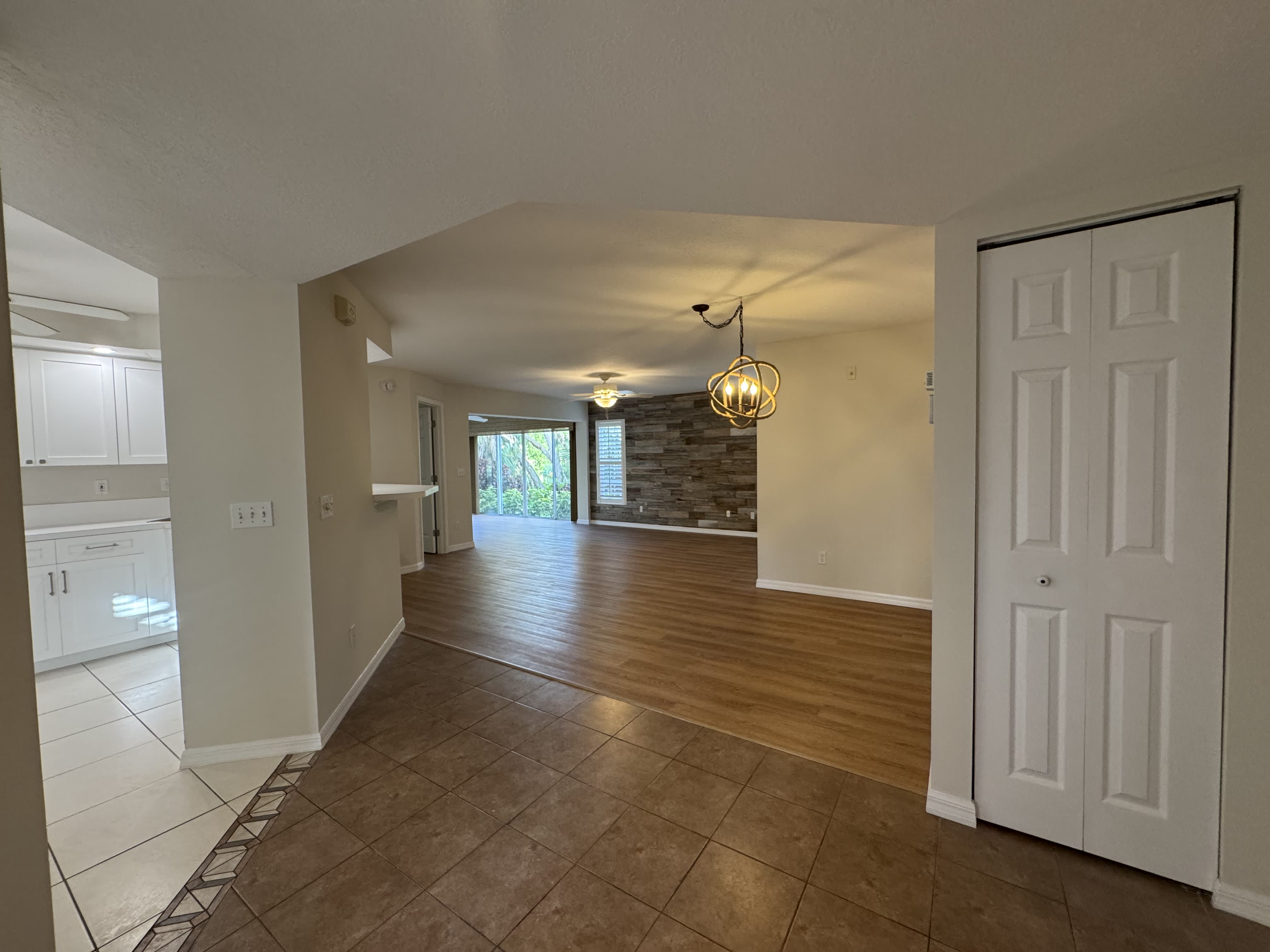 815 Montrose Dr – photo 2
